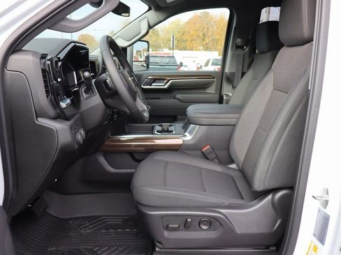 Used 2026 Chevrolet Silverado 2500 LT image 3