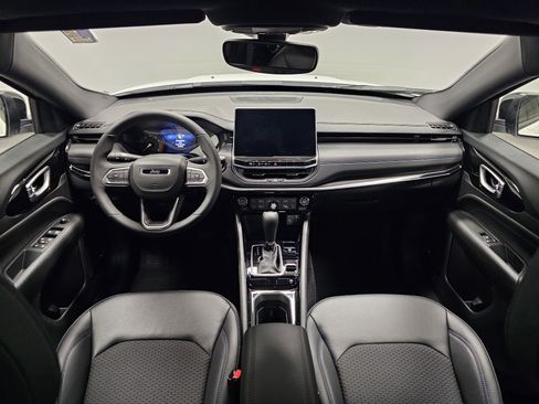 New 2025 Jeep Compass Latitude w/ Sun & Sound Group image 19