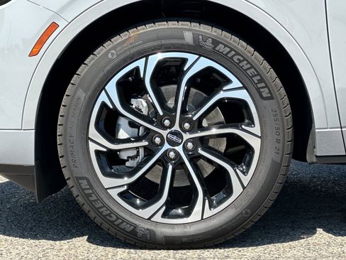 New 2026 Lincoln Nautilus Reserve AWD/4WD image 28