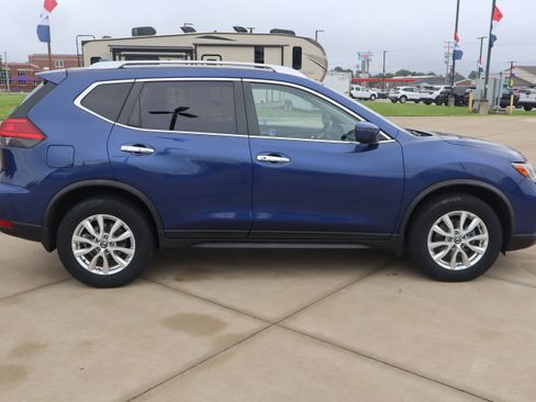 Used 2017 Nissan Rogue SV AWD/4WD image 4