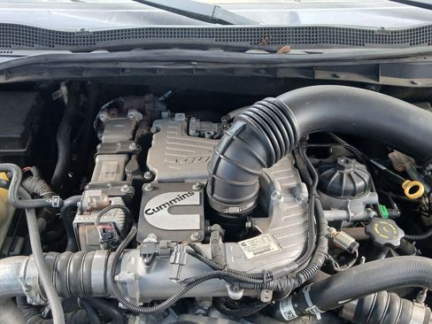 Used 2017 Nissan Titan SL RWD image 36