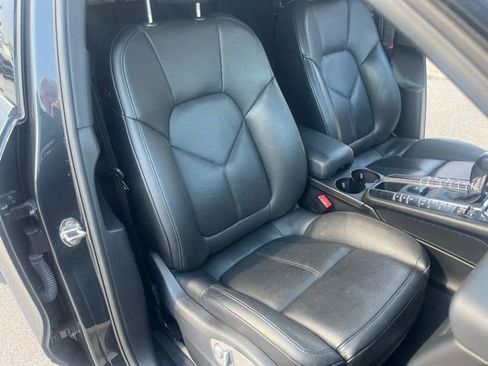 Used 2018 Porsche Macan image 40