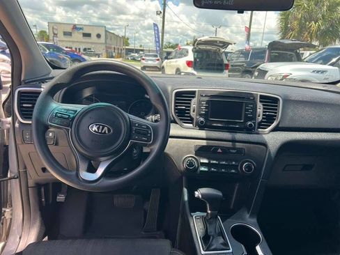 Used 2019 Kia Sportage LX FWD image 11