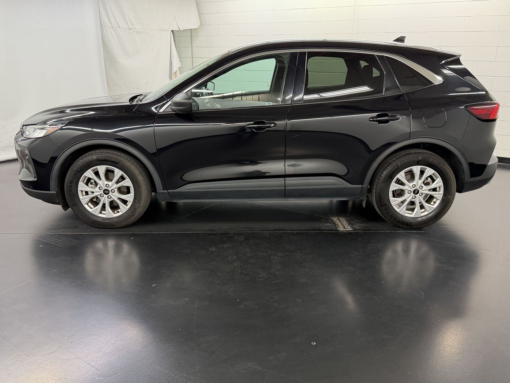 Used 2024 Ford Escape Active FWD image 2