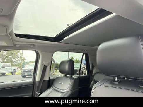 Used 2025 Ford Expedition Platinum AWD/4WD image 31
