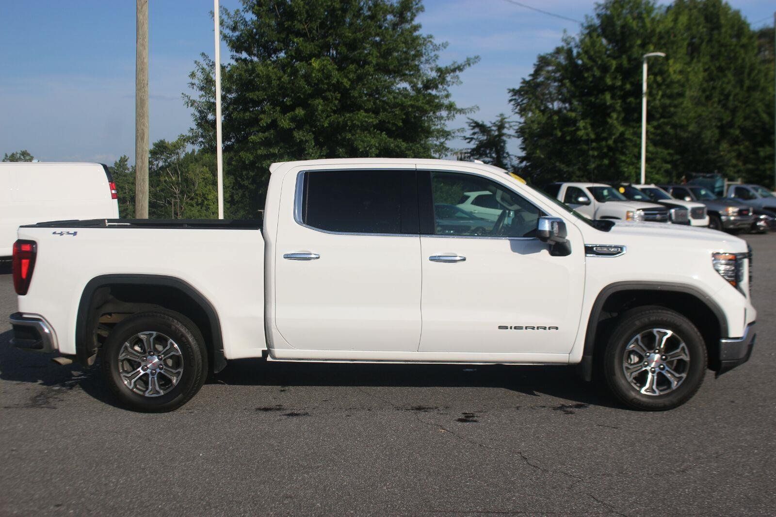 Used 2025 GMC Sierra 1500 SLT AWD/4WD image 8