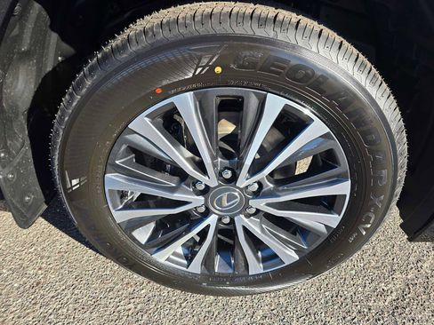 New 2025 Lexus LX 600 4WD w/ Premium Package image 9