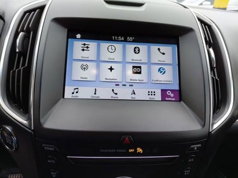 Used 2019 Ford Edge Titanium image 19