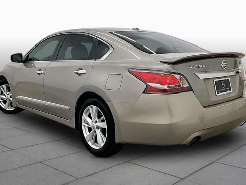 Used 2015 Nissan Altima 2.5 SV w/ Convenience Package FWD image 11