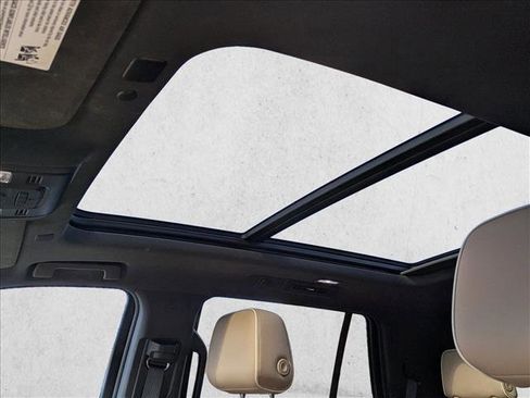 Used 2021 Chevrolet Tahoe Premier w/ Premium Package image 13