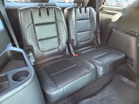 Used 2018 Ford Explorer Platinum AWD/4WD image 13