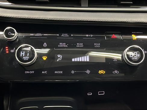 Used 2023 INFINITI QX60 Luxe AWD/4WD image 18