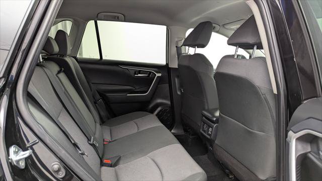 Used 2025 Toyota RAV4 XLE AWD/4WD image 17