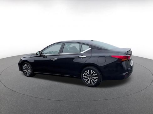 Used 2025 Nissan Altima 2.5 SV image 10