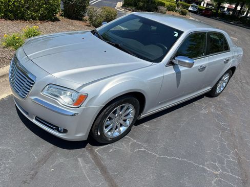 Used 2012 Chrysler 300 Limited RWD image 4