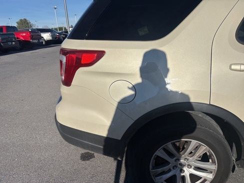 Used 2018 Ford Explorer XLT w/ Equipment Group 202A image 12