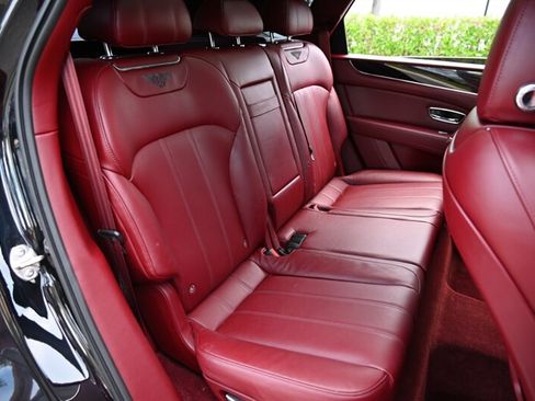 Used 2019 Bentley Bentayga AWD/4WD image 31