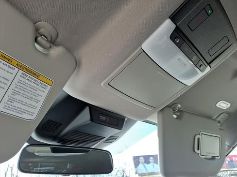 Used 2023 Nissan Rogue SV image 25