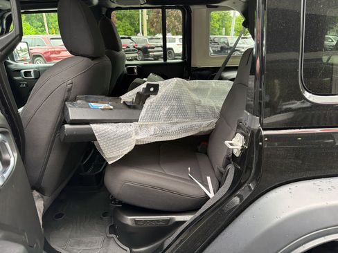 Used 2023 Jeep Wrangler Unlimited w/ Sun & Screen Package AWD/4WD image 16