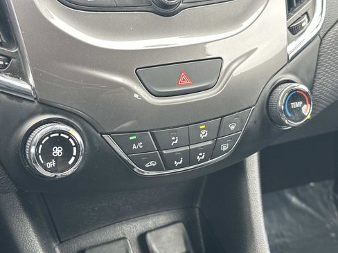 Used 2017 Chevrolet Cruze LT image 28
