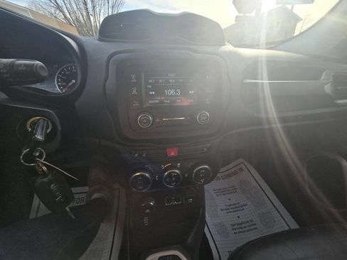 Used 2015 Jeep Renegade Limited image 13