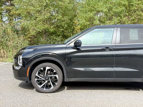 Used 2024 Mitsubishi Outlander AWD image 9