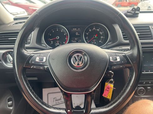 Used 2017 Volkswagen Passat 1.8T R-Line FWD image 22