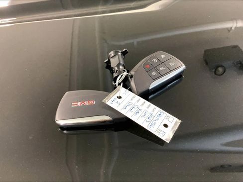 Used 2023 GMC Yukon XL Denali w/ Advanced Technology Package image 14