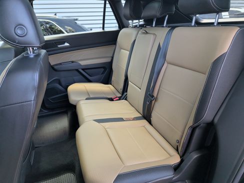 Used 2022 Volkswagen Atlas Cross Sport SEL R-Line AWD/4WD image 31
