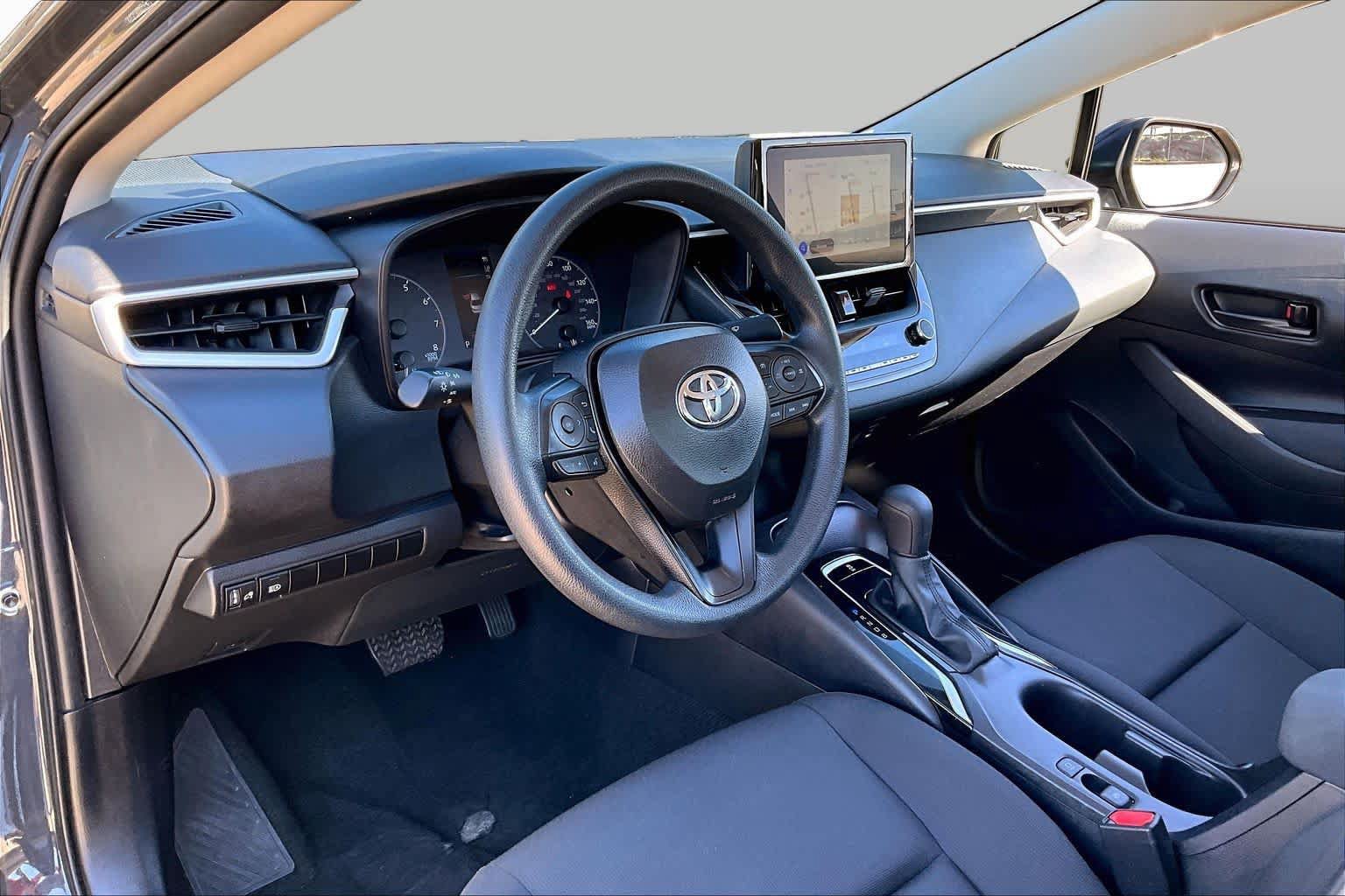 Used 2025 Toyota Corolla LE FWD image 17