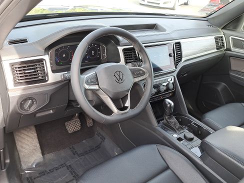 Certified 2023 Volkswagen Atlas Cross Sport SE w/ Panoramic Sunroof Package AWD/4WD image 16