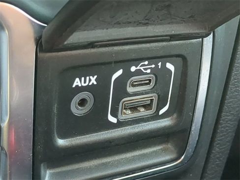 Used 2021 Jeep Gladiator Sport image 19