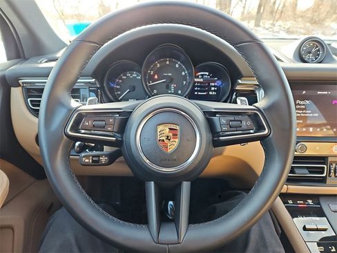 Certified 2025 Porsche Macan image 35