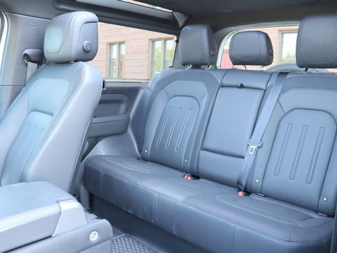 Used 2022 Land Rover Defender 90 X-Dynamic HSE AWD/4WD image 12