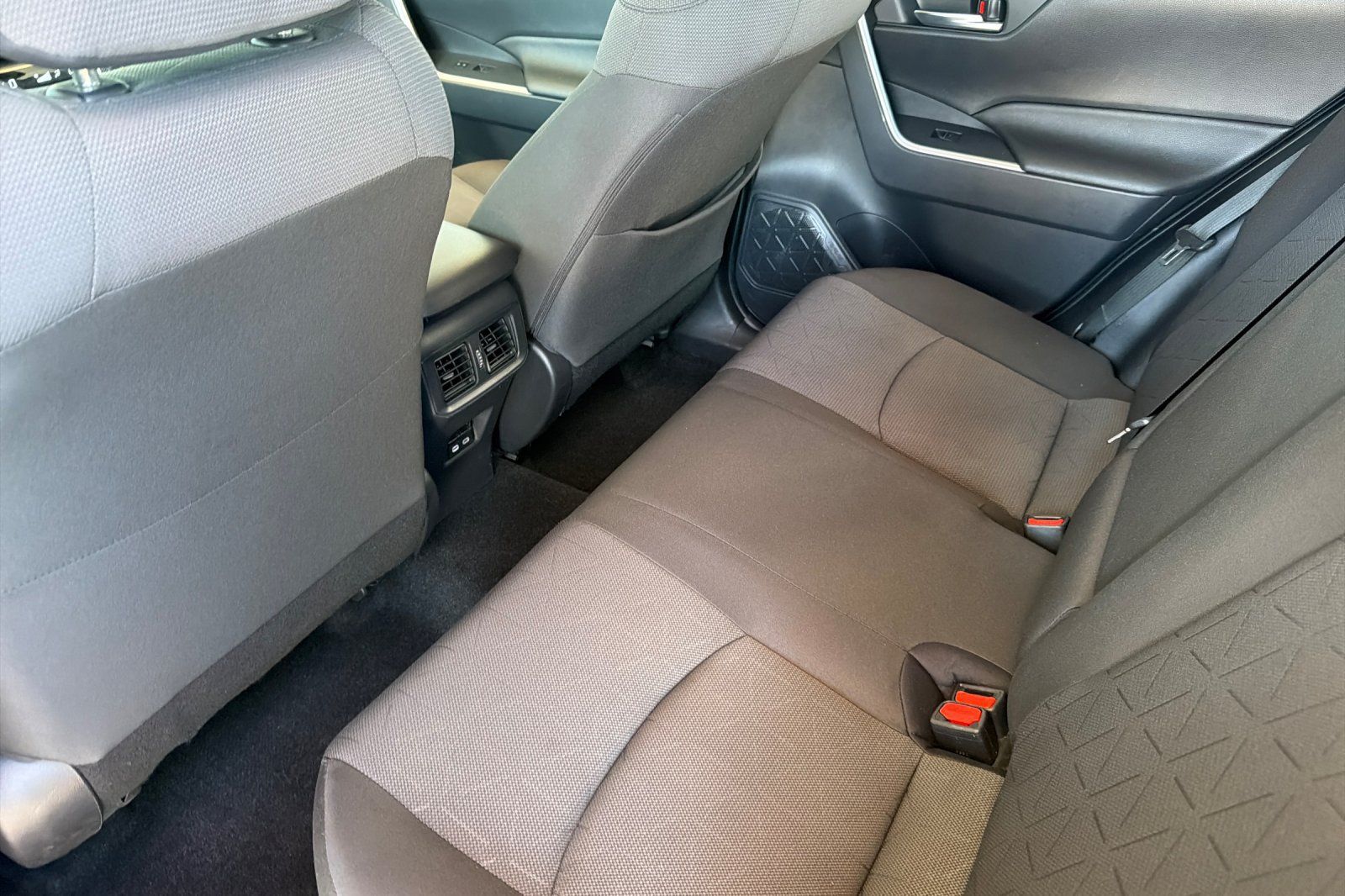 Used 2025 Toyota RAV4 XLE AWD/4WD image 14
