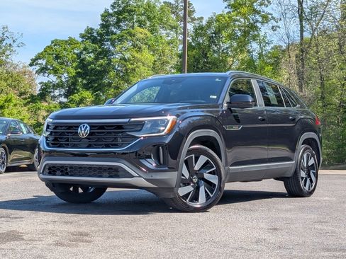 Used 2025 Volkswagen Atlas Cross Sport SEL image 4