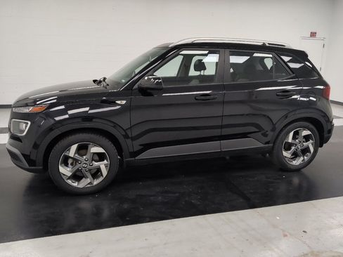 Used 2022 Hyundai Venue SEL FWD image 2