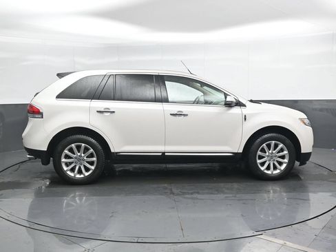 Used 2015 Lincoln MKX AWD w/ Equipment Group 102A image 3