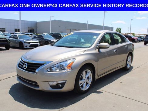 Used 2014 Nissan Altima 2.5 SV w/ Convenience Package FWD image 3
