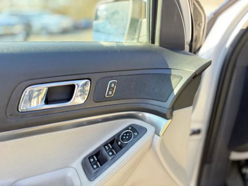 Used 2013 Ford Explorer Limited image 19