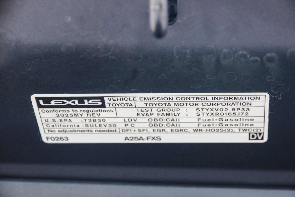 Certified 2025 Lexus ES 300h w/ Premium Package FWD image 28