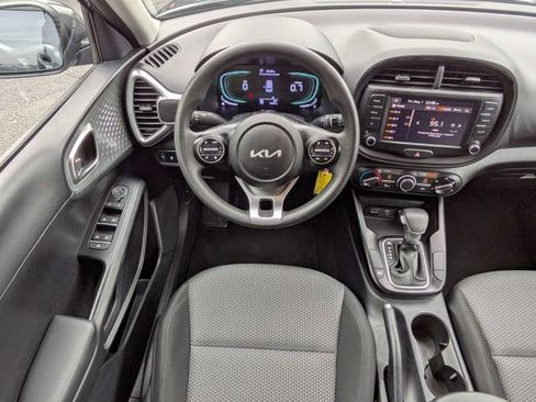 Used 2024 Kia Soul LX w/ Option Group 015 FWD image 17