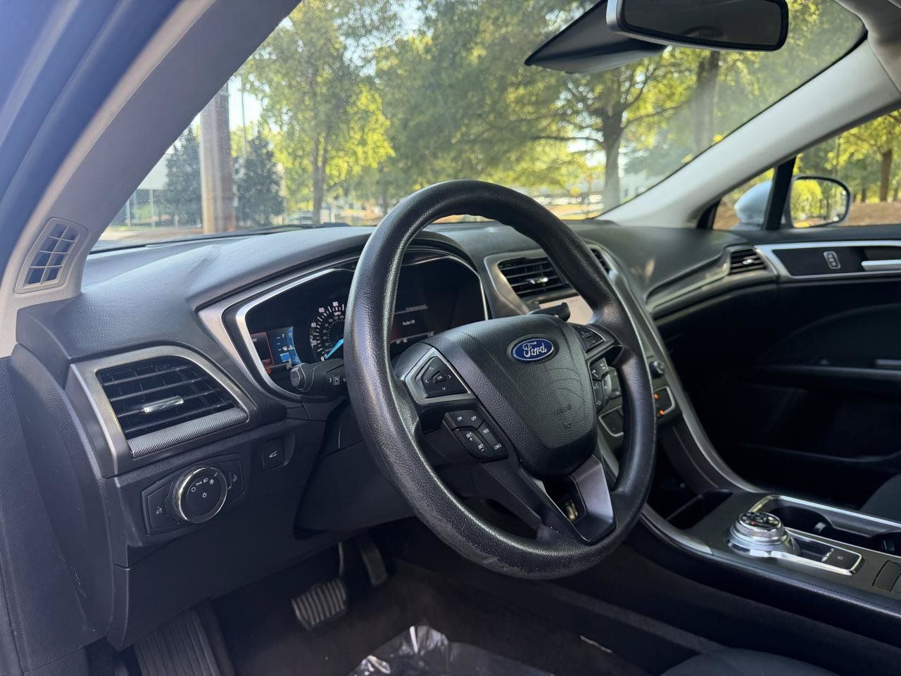 Used 2020 Ford Fusion SE FWD image 10