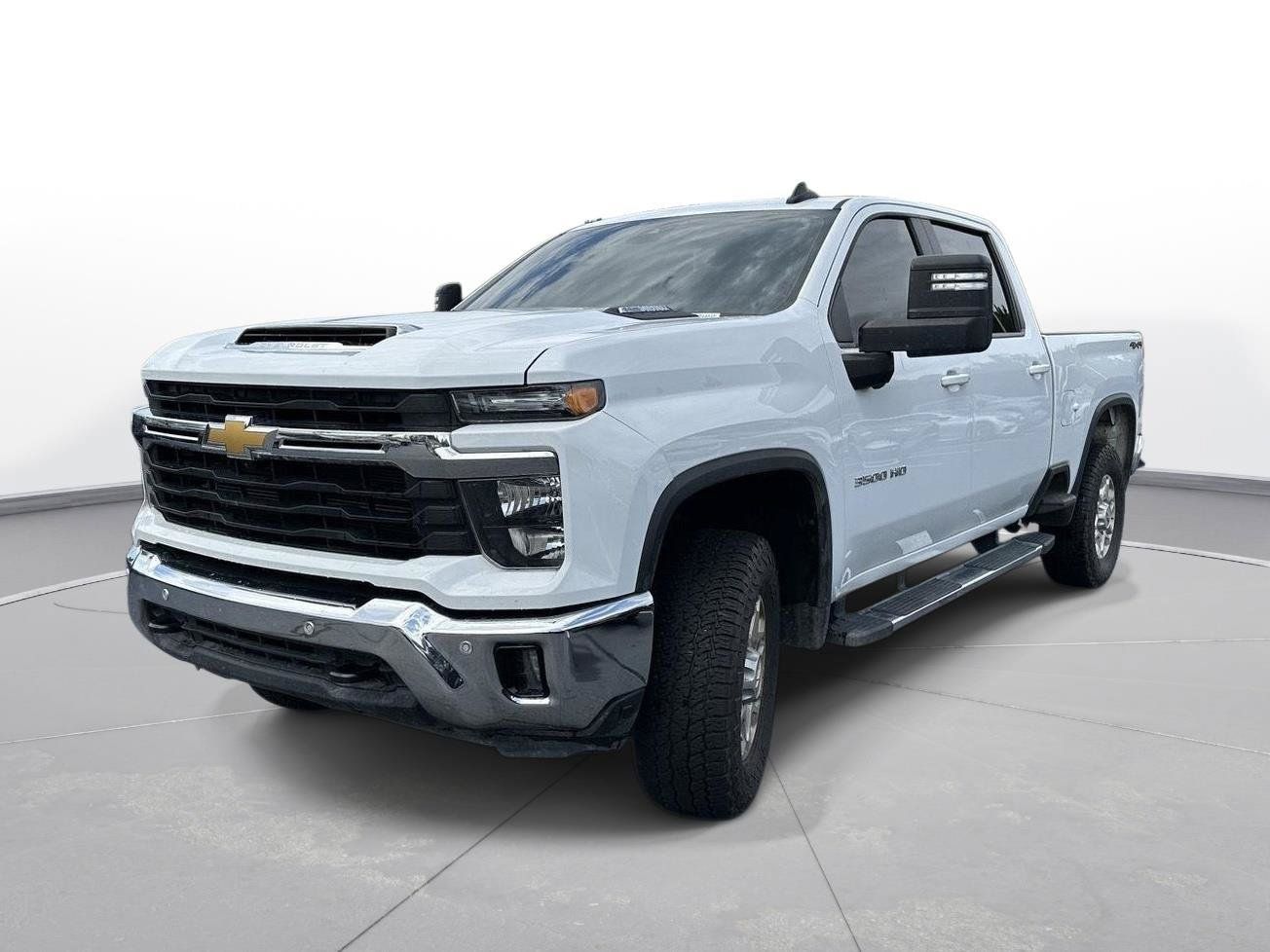 Used 2025 Chevrolet Silverado 3500 LT w/ Safety Package AWD/4WD image 2