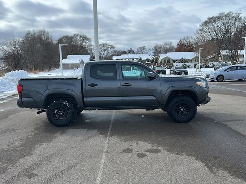 Used 2020 Toyota Tacoma SR image 2
