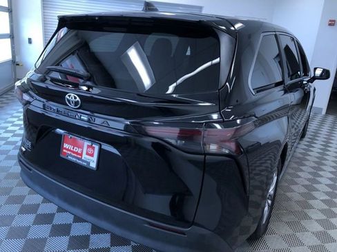 Used 2026 Toyota Sienna LE FWD image 35