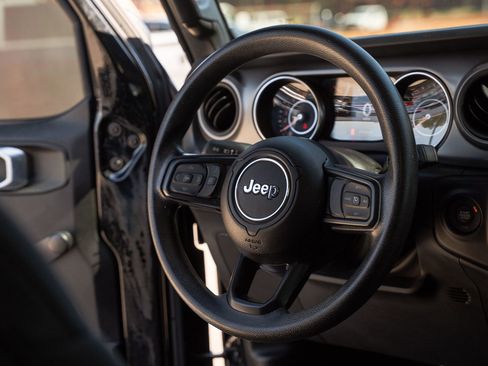 Used 2021 Jeep Wrangler Sport image 30