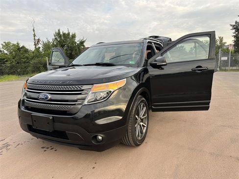 Used 2015 Ford Explorer XLT w/ Equipment Group 202B image 12