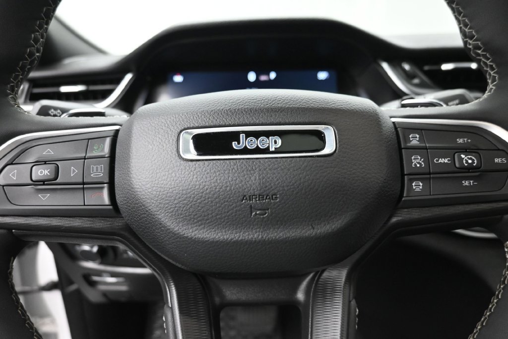 Used 2024 Jeep Grand Cherokee Altitude AWD/4WD image 19