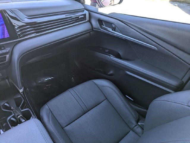 Used 2025 Toyota Camry XSE FWD image 16